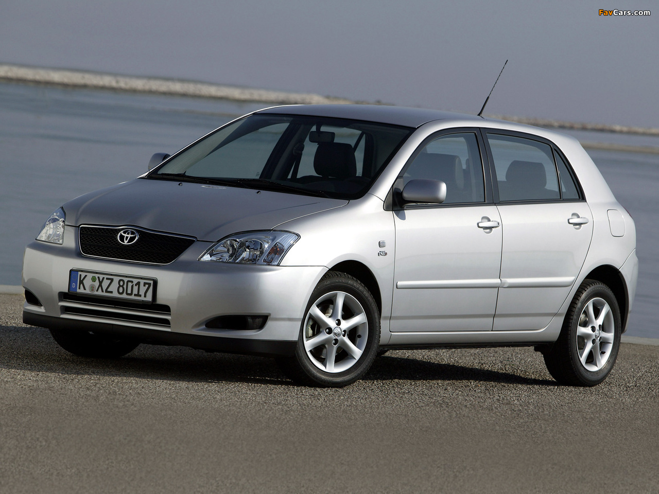 Photos of Toyota Corolla 5-door 2001–04 (1280 x 960)