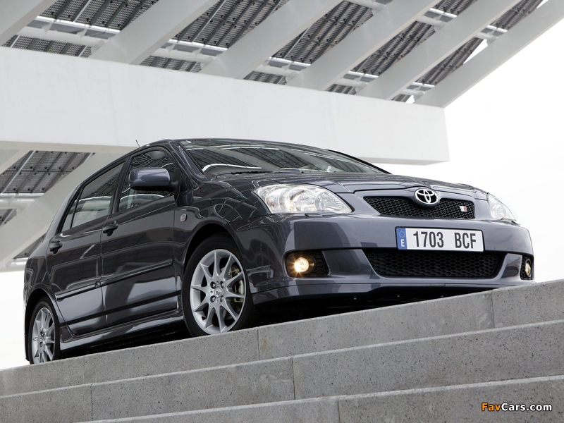 Photos of Toyota Corolla T-Sport 5-door 2004–07 (800 x 600)