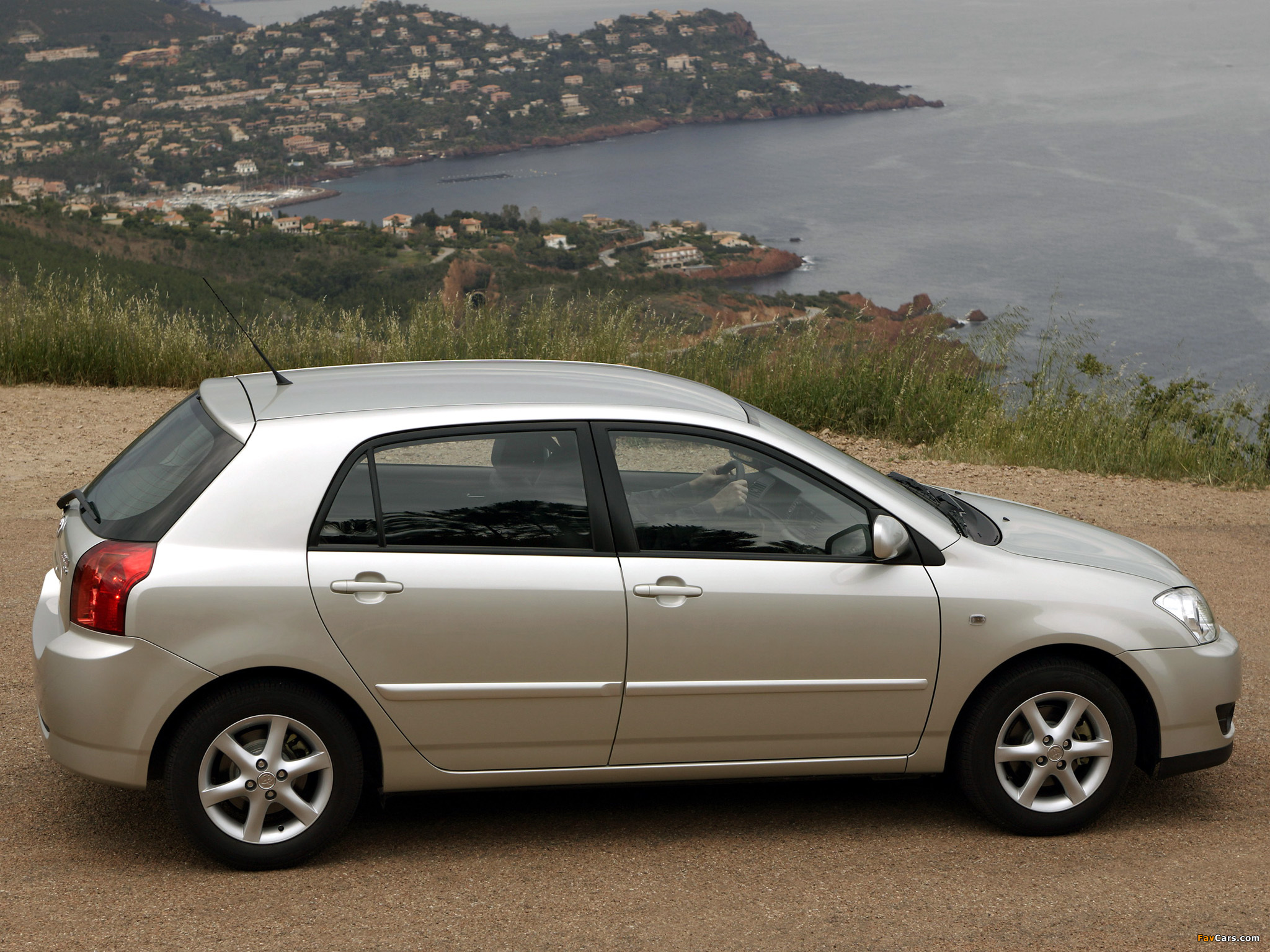 Photos of Toyota Corolla 5-door 2004–07 (2048 x 1536)