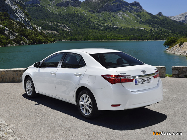 Photos of Toyota Corolla EU-spec 2013 (640 x 480)