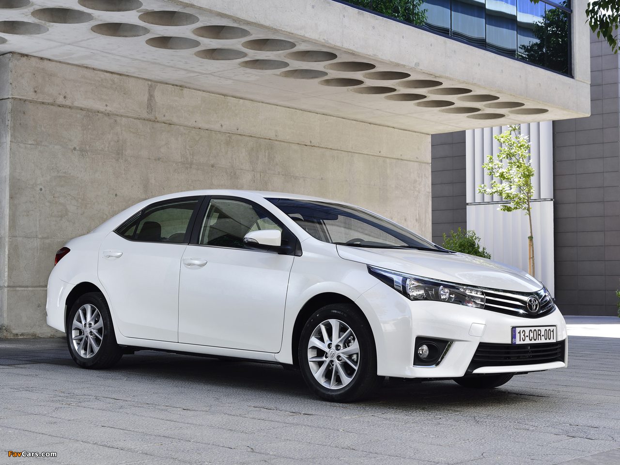 Photos of Toyota Corolla EU-spec 2013 (1280 x 960)