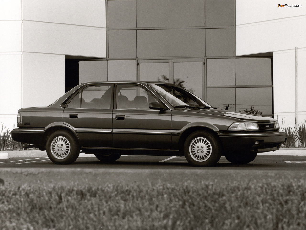 Pictures of Toyota Corolla Sedan LE US-spec 1987–91 (1280 x 960)