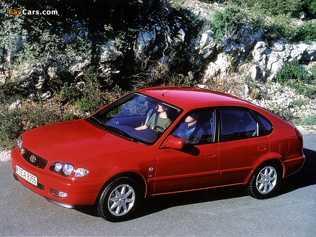 Pictures of Toyota Corolla 5-door 1999–2001 (640 x 480)