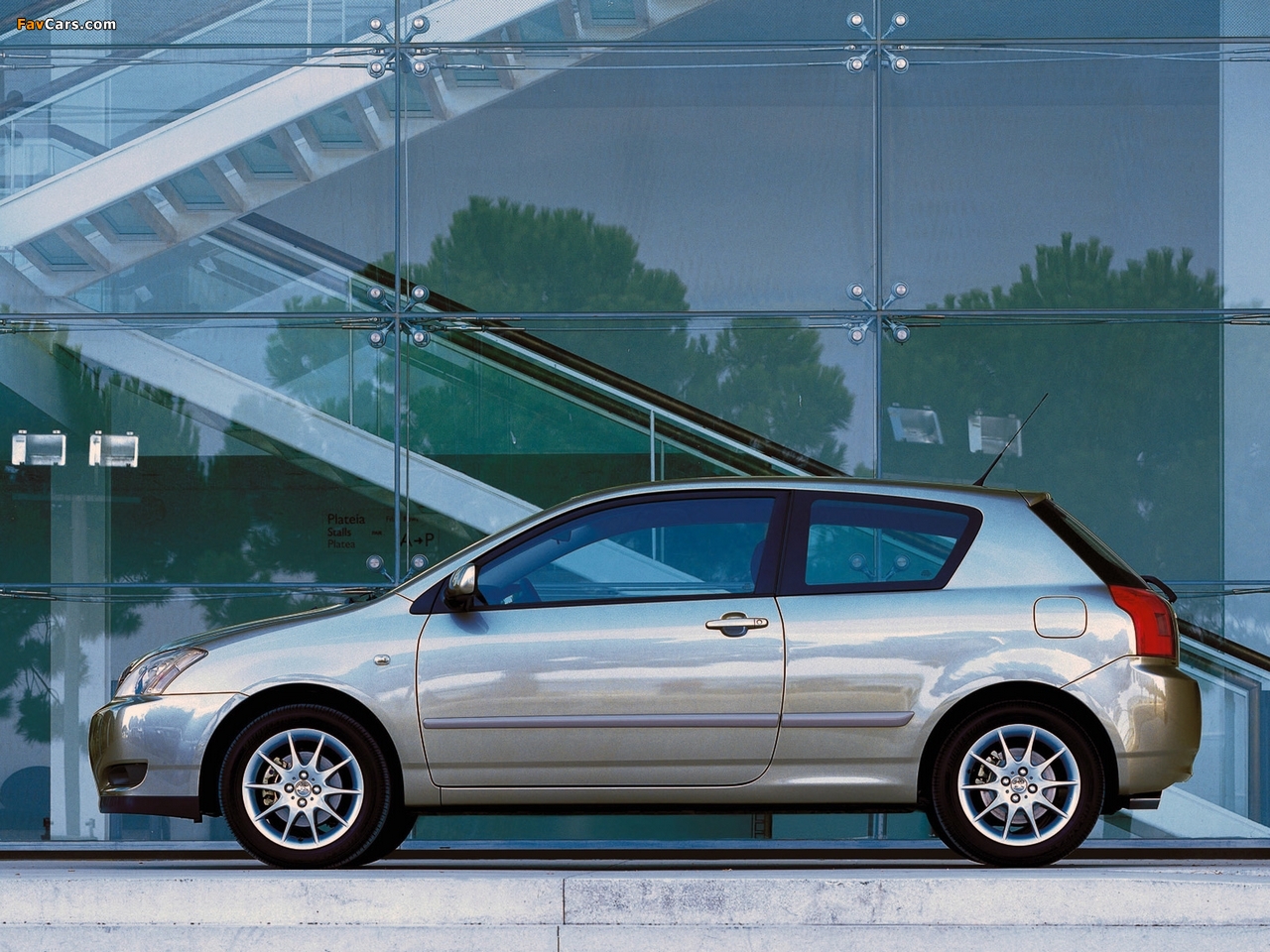 Pictures of Toyota Corolla T-Sport 3-door 2001–04 (1280 x 960)