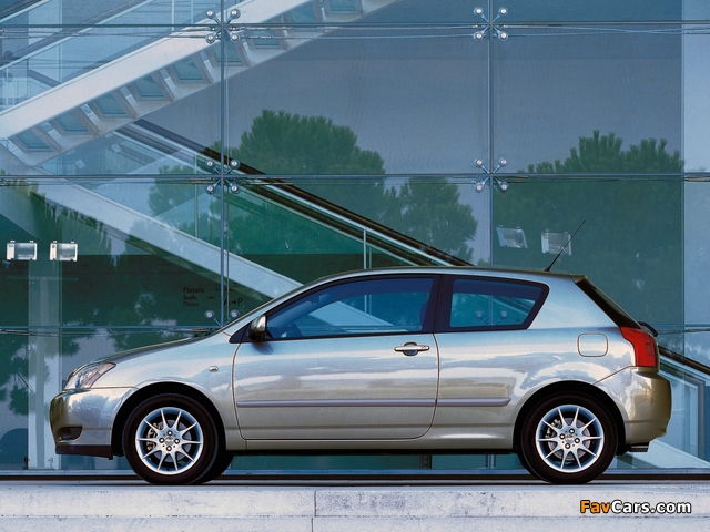 Pictures of Toyota Corolla T-Sport 3-door 2001–04 (640 x 480)