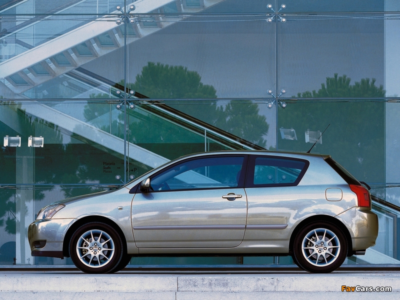 Pictures of Toyota Corolla T-Sport 3-door 2001–04 (800 x 600)