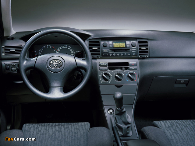 Pictures of Toyota Corolla Sedan 2001–04 (640 x 480)