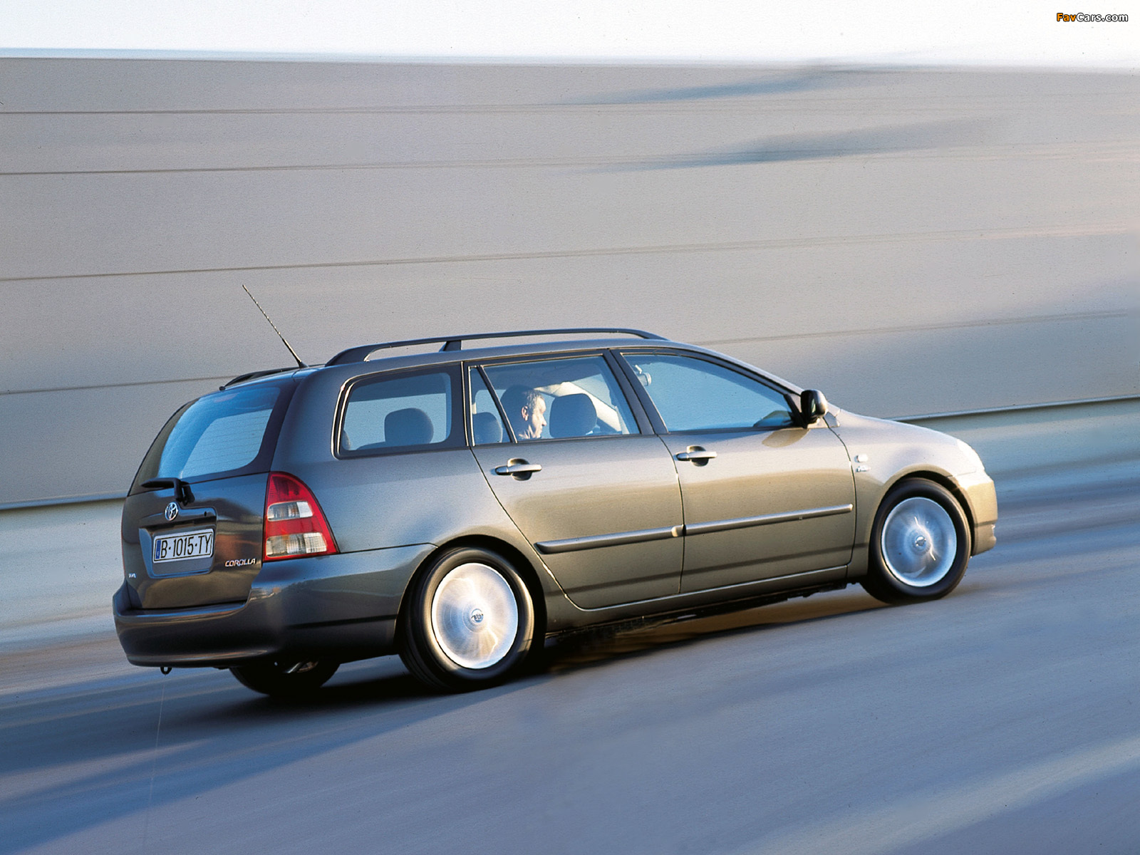 Pictures of Toyota Corolla Wagon 2001–04 (1600 x 1200)
