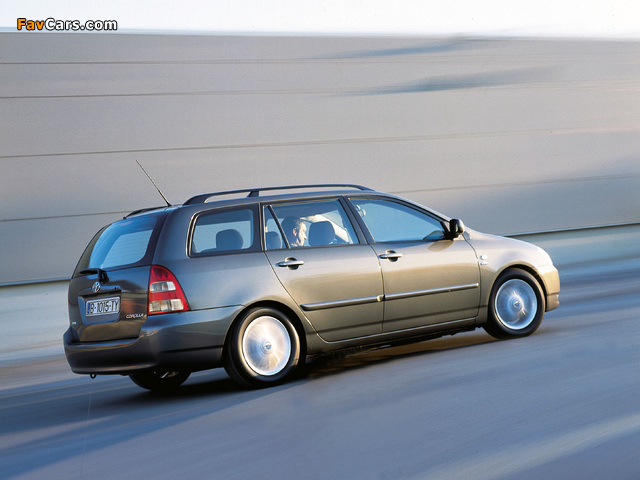 Pictures of Toyota Corolla Wagon 2001–04 (640 x 480)