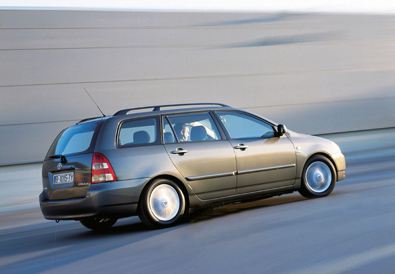 Pictures of Toyota Corolla Wagon 2001–04