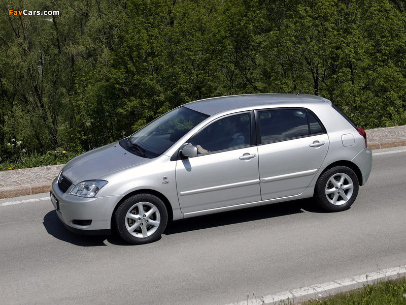 Pictures of Toyota Corolla 5-door 2001–04 (800 x 600)