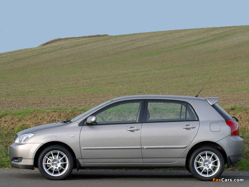 Pictures of Toyota Corolla T-Sport 5-door UK-spec 2001–04 (800 x 600)