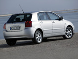 Pictures of Toyota Corolla 5-door 2001–04