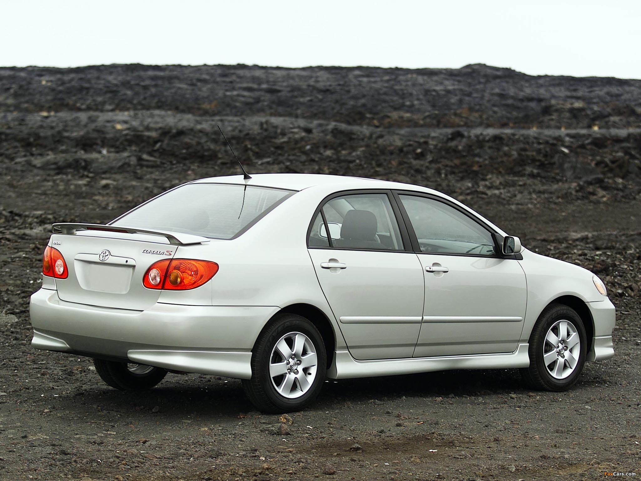 Pictures of Toyota Corolla S US-spec 2002–08 (2048 x 1536)