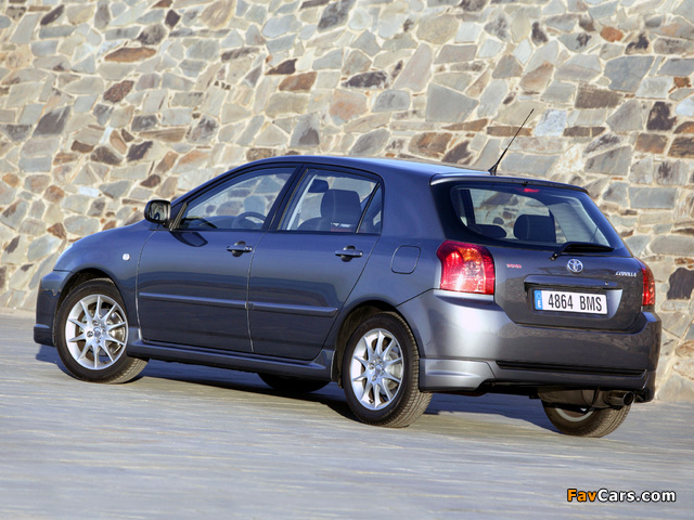 Pictures of Toyota Corolla T-Sport 5-door 2004–07 (640 x 480)