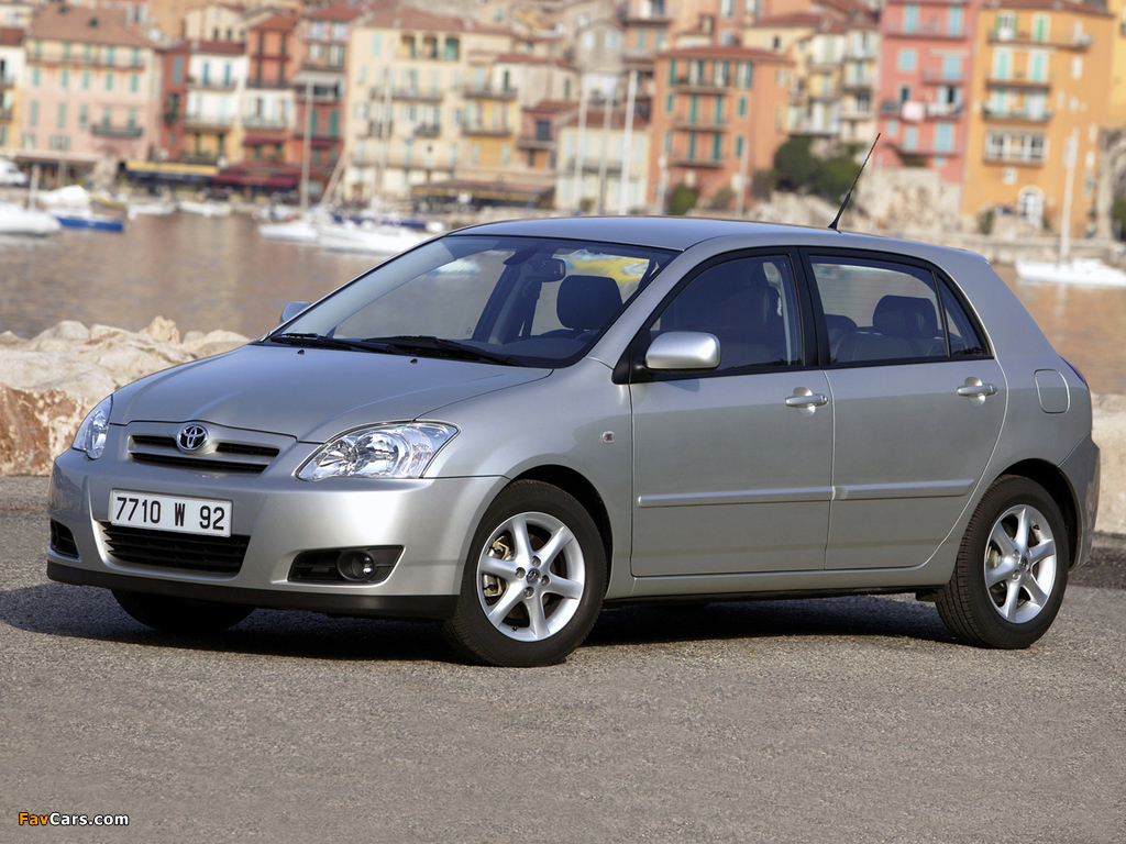 Pictures of Toyota Corolla 5-door 2004–07 (1024 x 768)