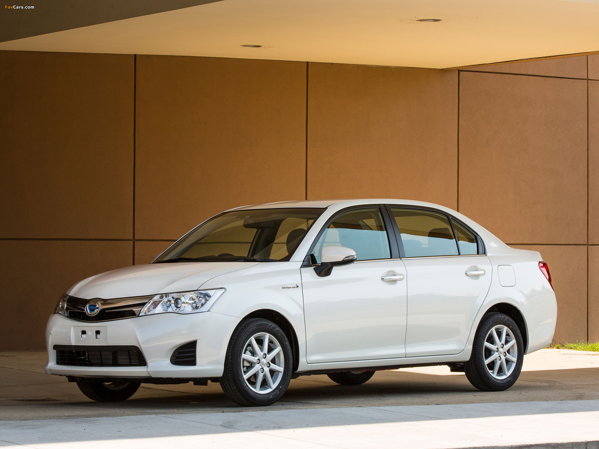 Pictures of Toyota Corolla Axio Hybrid G 2013 (2048 x 1536)