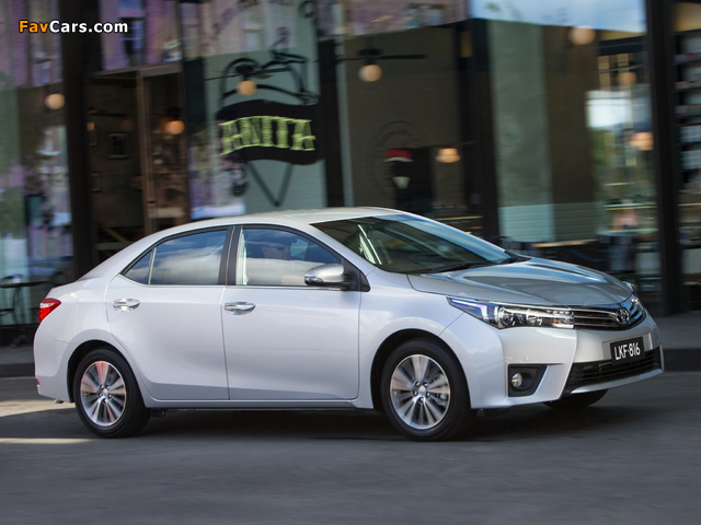 Pictures of Toyota Corolla Sedan ZR 2014 (640 x 480)