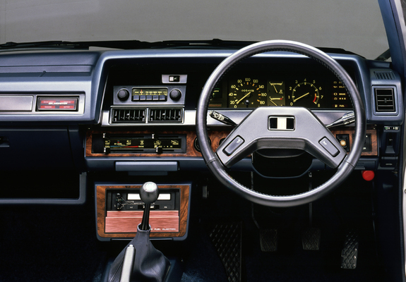 Toyota Corolla Sedan (E70) 1979–83 pictures
