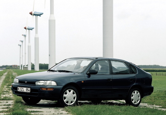 Toyota Corolla Liftback 1992–97 images