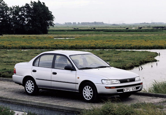 Toyota Corolla 1992–97 images