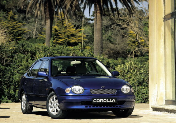 Toyota Corolla 5-door 1997–99 photos