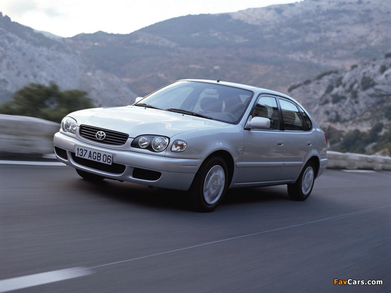 Toyota Corolla 5-door 1999–2001 pictures (800 x 600)