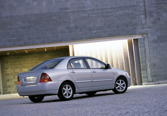 Toyota Corolla Sedan 2001–04 images