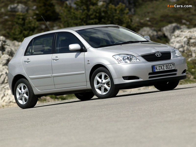 Toyota Corolla 5-door 2001–04 images (800 x 600)