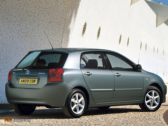 Toyota Corolla 5-door UK-spec 2001–04 images (640 x 480)