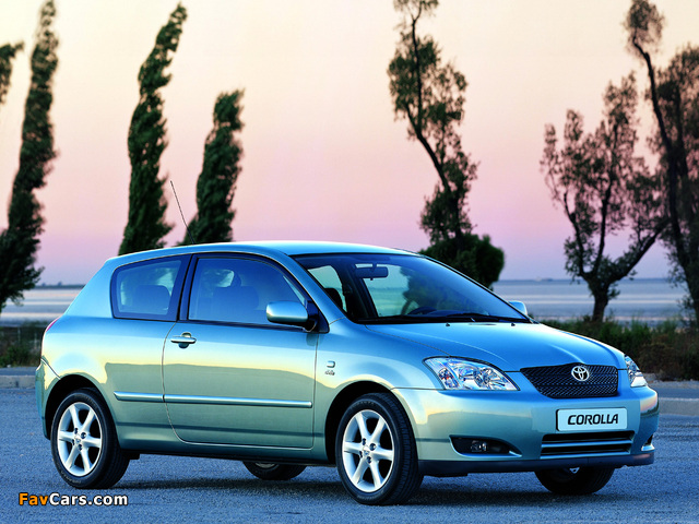 Toyota Corolla 3-door 2001–04 images (640 x 480)