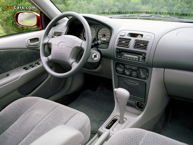Toyota Corolla Sedan US-spec 2001–02 images (640 x 480)
