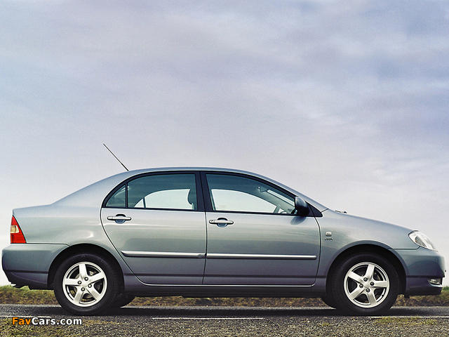 Toyota Corolla Sedan UK-spec 2001–04 pictures (640 x 480)