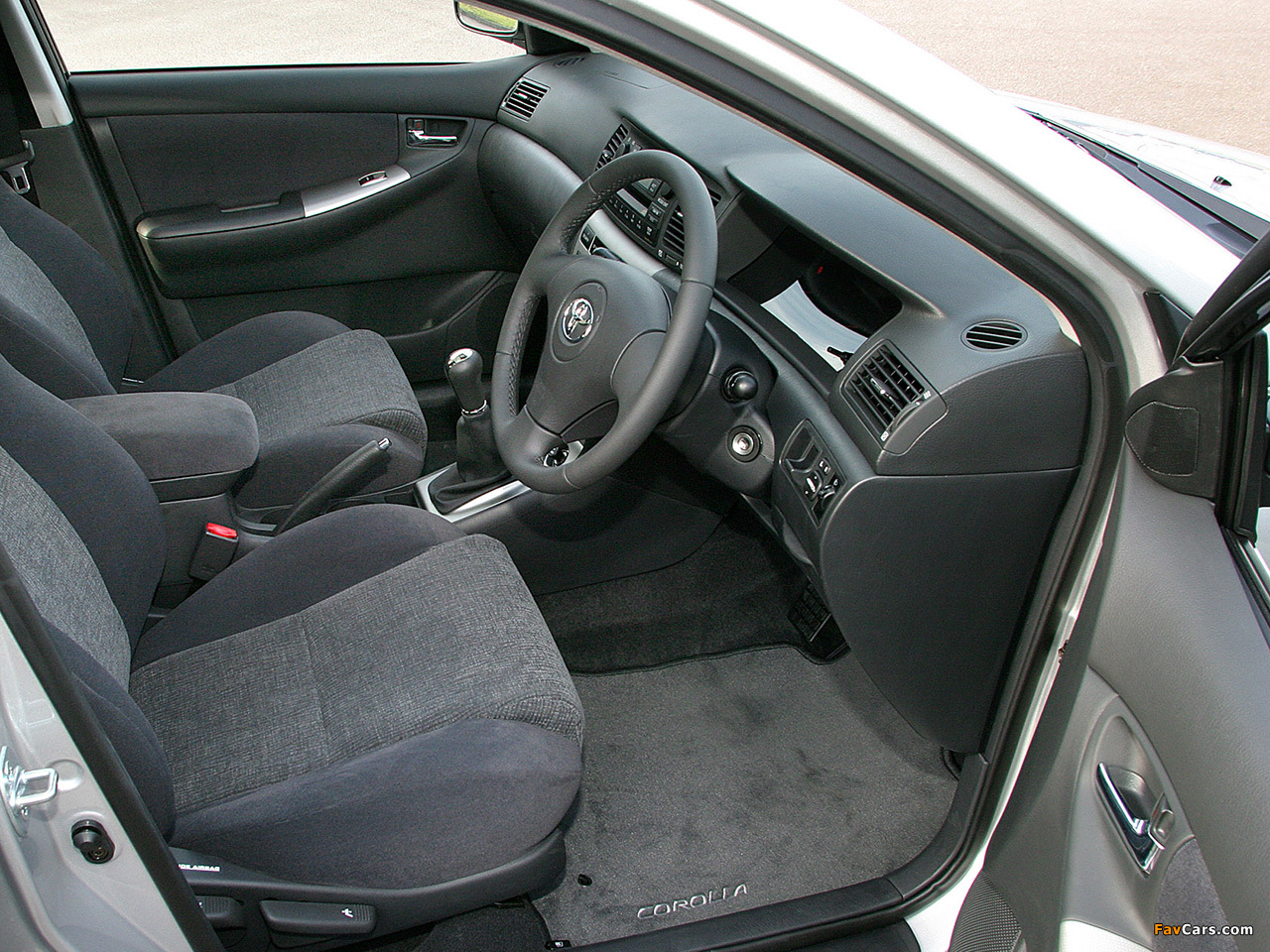 Toyota Corolla 5-door UK-spec 2001–04 pictures (1280 x 960)