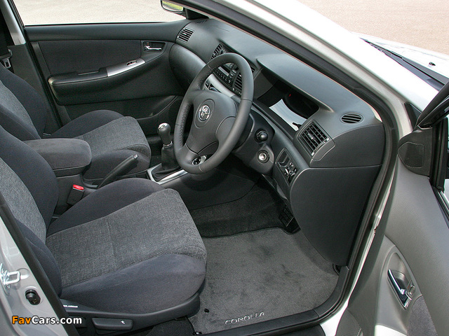 Toyota Corolla 5-door UK-spec 2001–04 pictures (640 x 480)