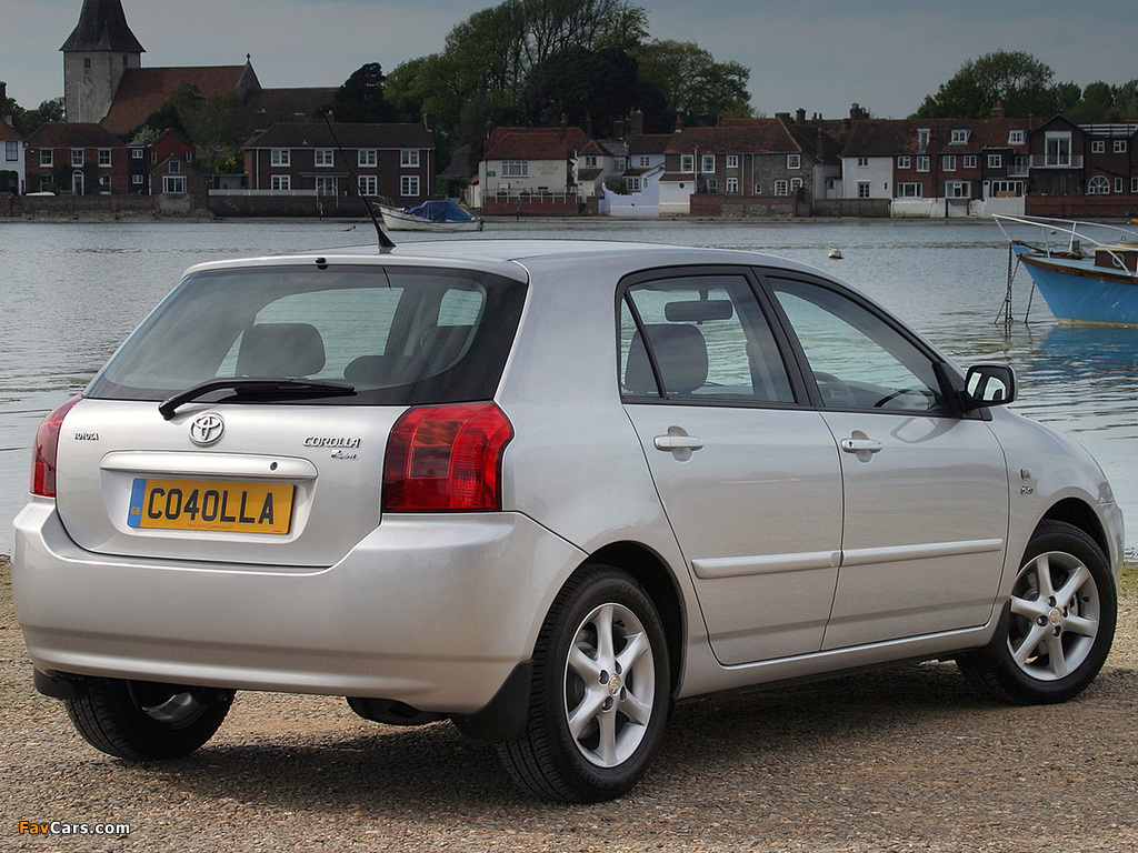 Toyota Corolla 5-door UK-spec 2001–04 pictures (1024 x 768)