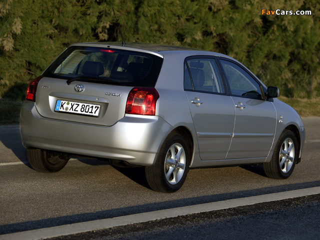 Toyota Corolla 5-door 2001–04 pictures (640 x 480)