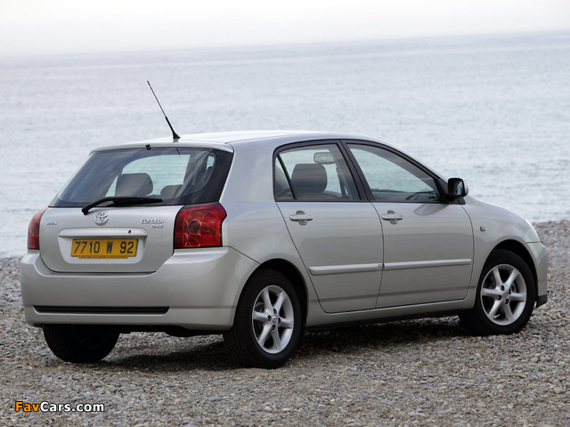 Toyota Corolla 5-door 2004–07 images (640 x 480)