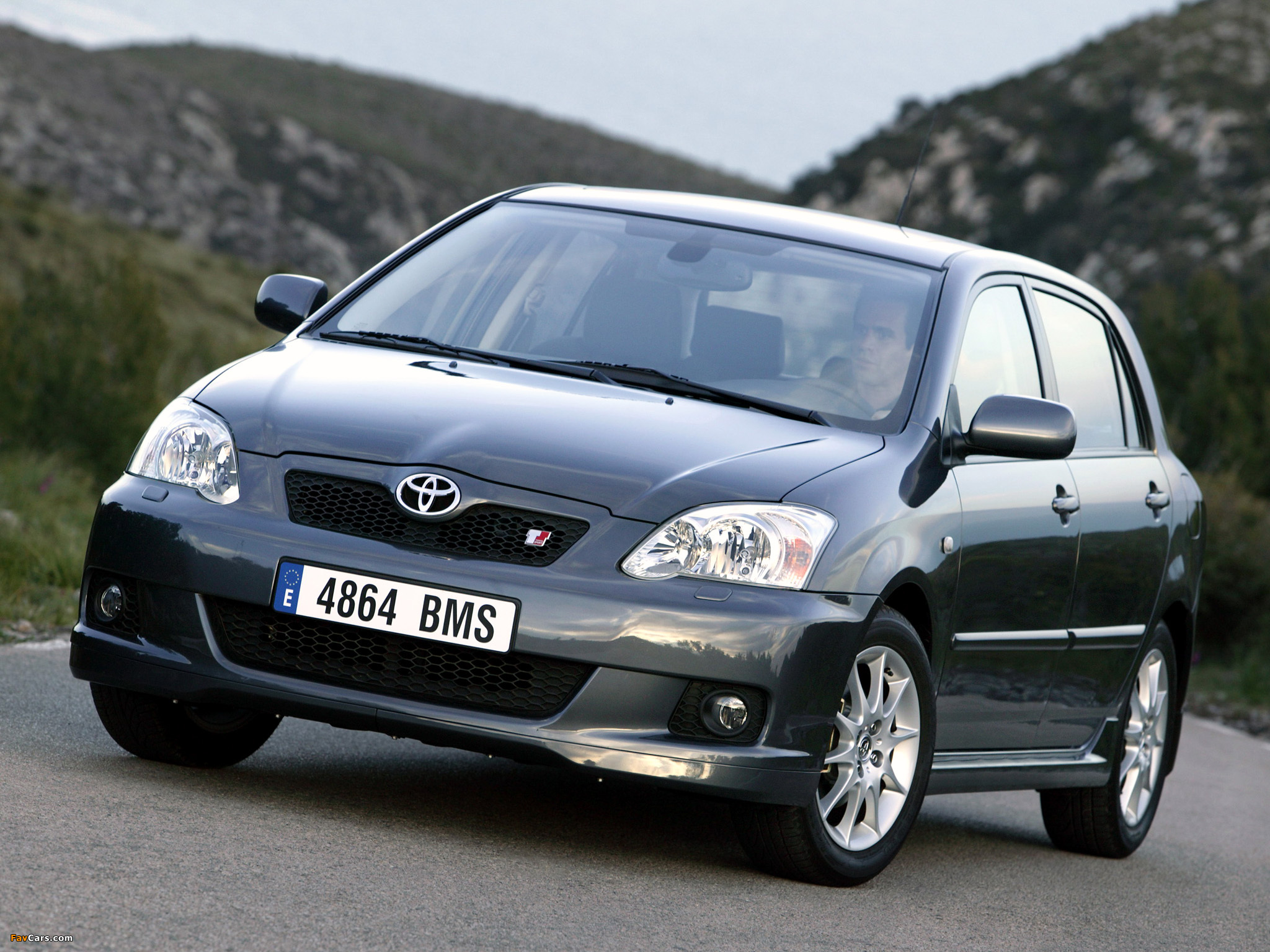 Toyota Corolla T-Sport 5-door 2004–07 images (2048 x 1536)