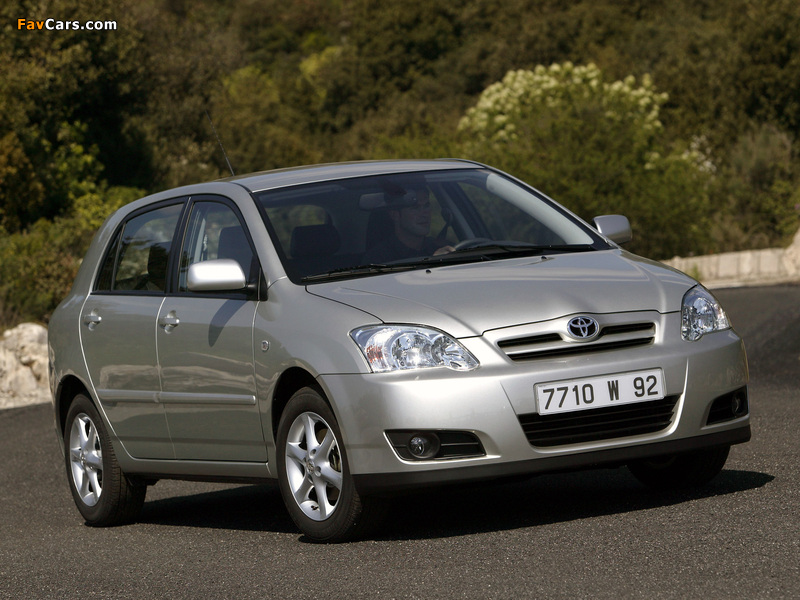 Toyota Corolla 5-door 2004–07 images (800 x 600)