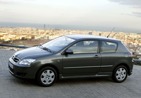 Toyota Corolla 3-door 2004–07 images
