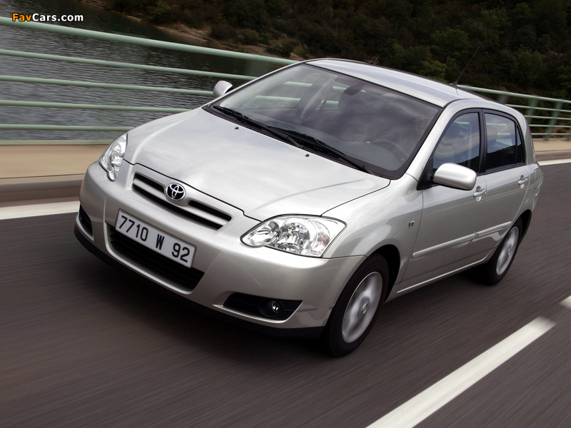 Toyota Corolla 5-door 2004–07 photos (800 x 600)