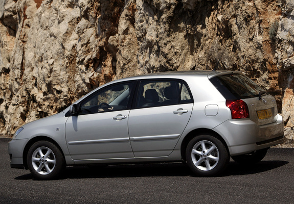 Toyota Corolla 5-door 2004–07 photos