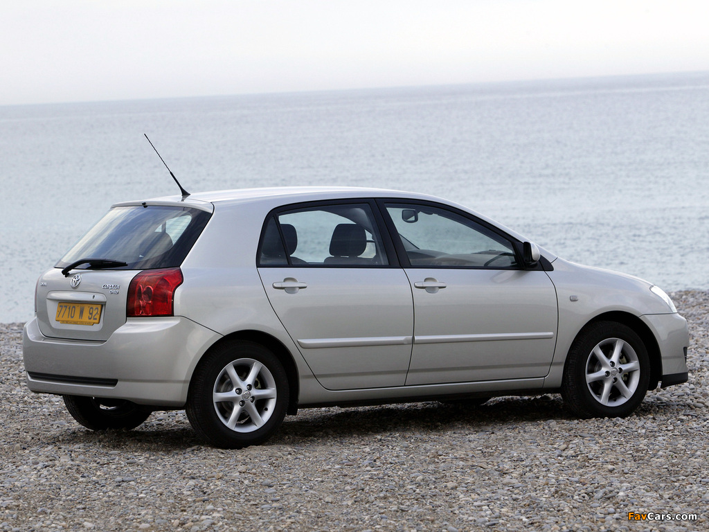 Toyota Corolla 5-door 2004–07 photos (1024 x 768)