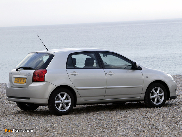 Toyota Corolla 5-door 2004–07 photos (640 x 480)