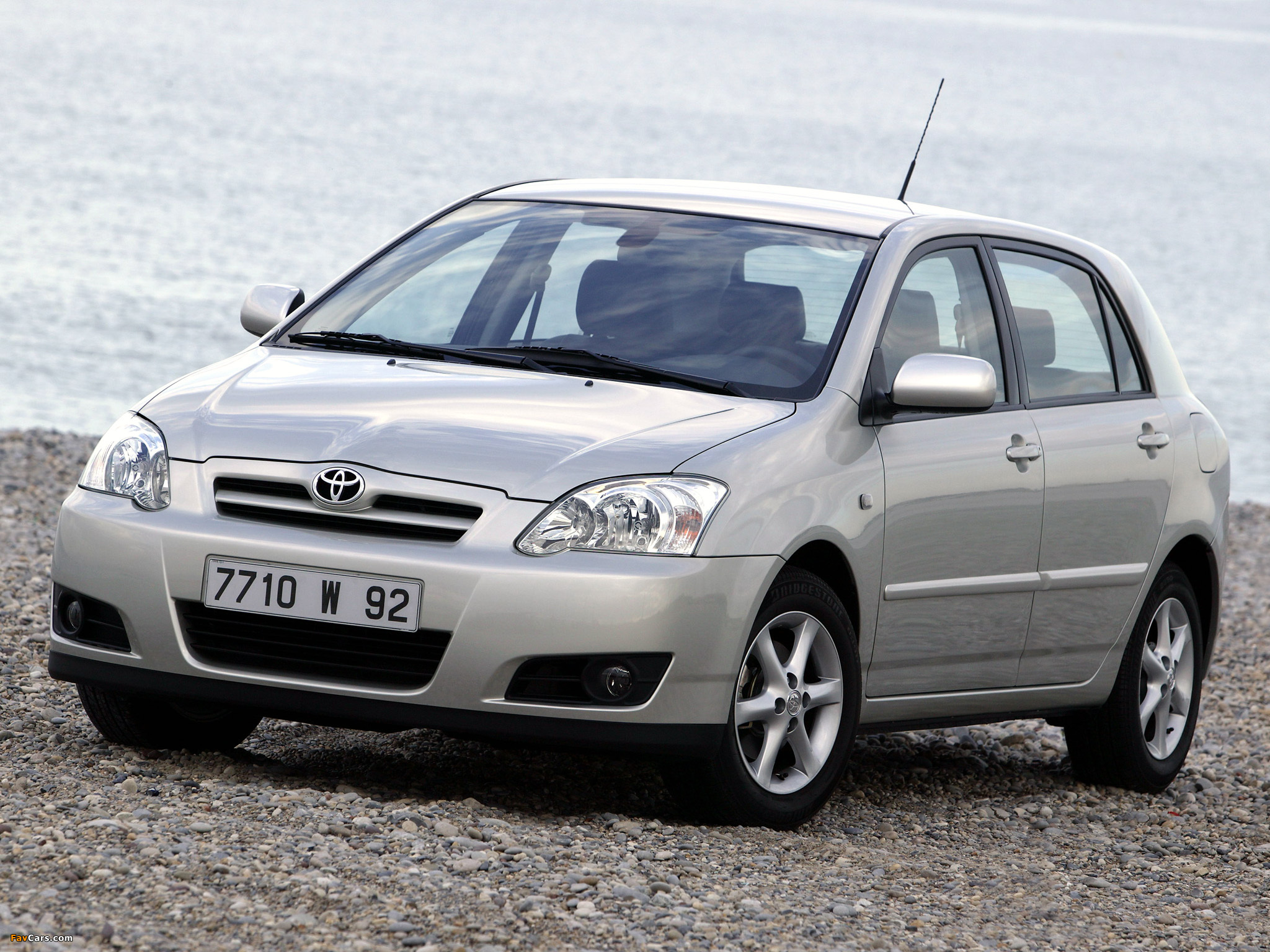 Toyota Corolla 5-door 2004–07 photos (2048 x 1536)