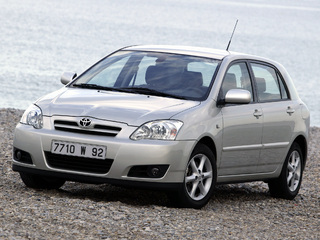 Photos of Toyota Corolla 5-door 2004–07