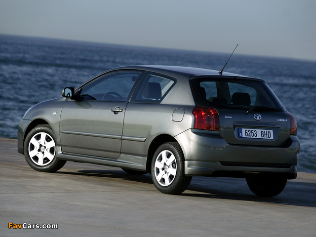 Toyota Corolla 3-door 2004–07 pictures (640 x 480)