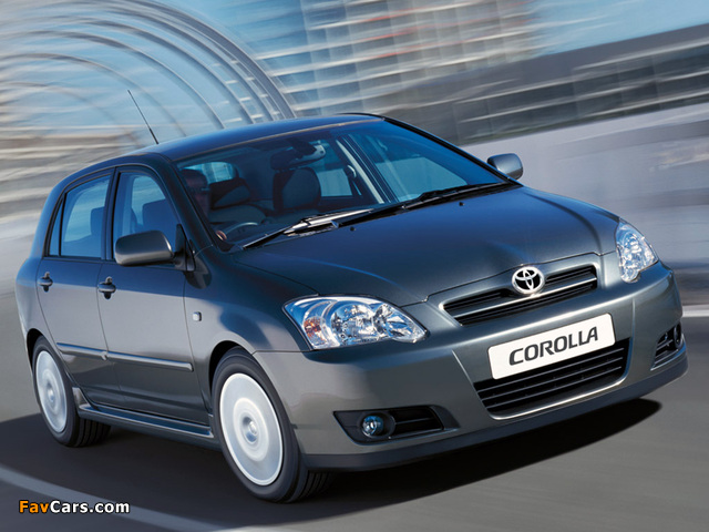 Toyota Corolla 5-door 2004–07 pictures (640 x 480)