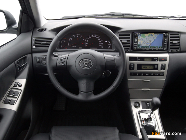 Toyota Corolla 5-door 2004–07 pictures (640 x 480)